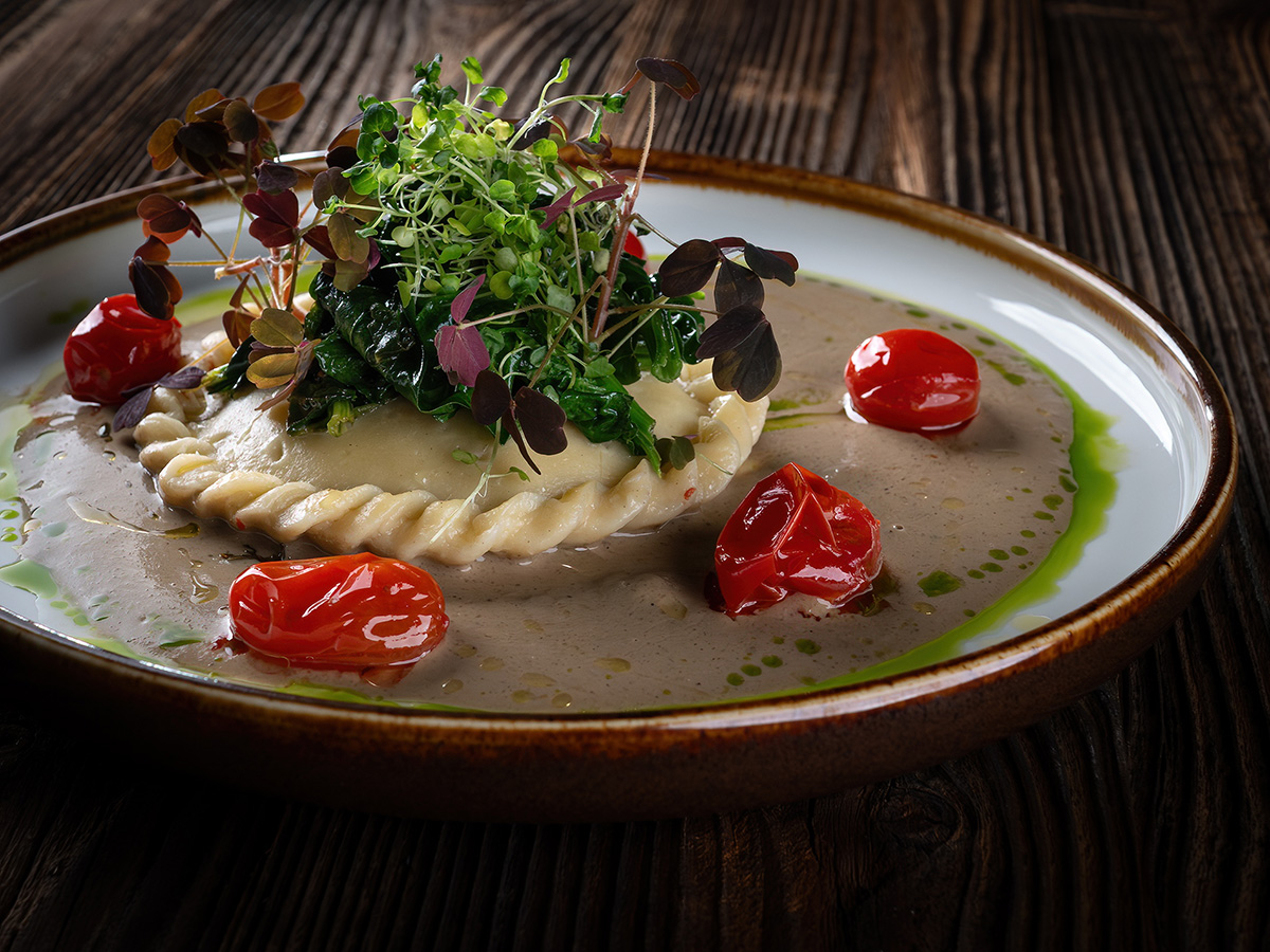 Raviolo z szarpaną kaczką