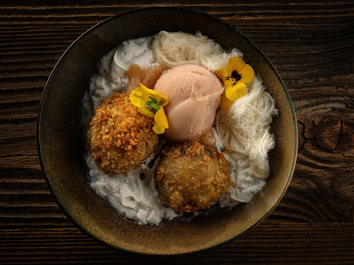 Knedle z wędzoną śliwką